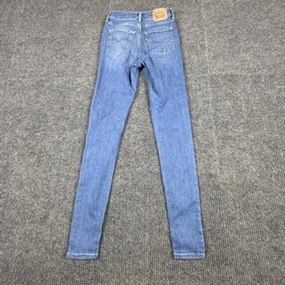 Levis 720 High Rise Super Skinny Distressed Blue Jeans Womens 26x32 52797-0396